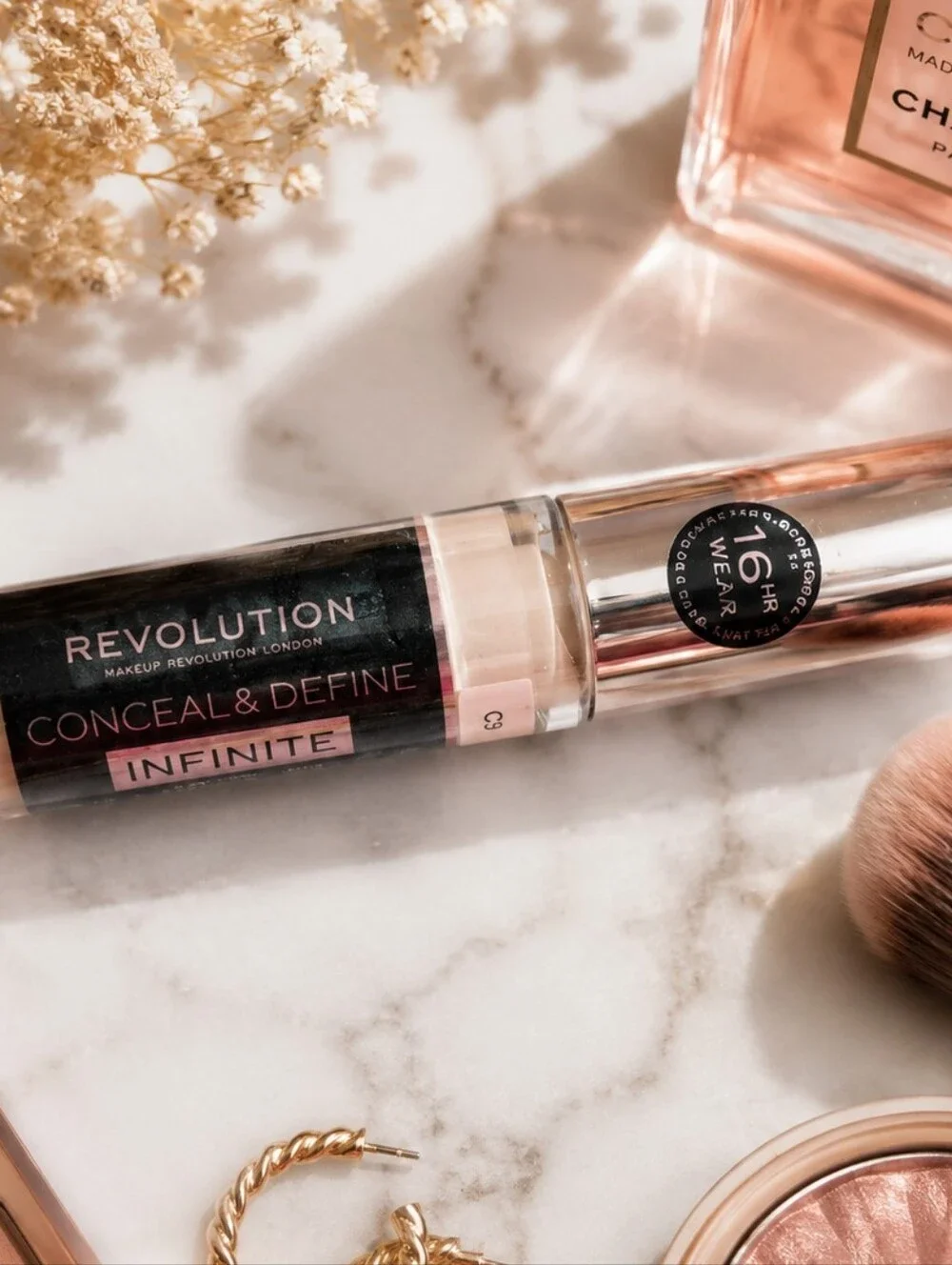 🩵 Revolution Conceal & Define Infinite Concealer - Light Pink-Beige
